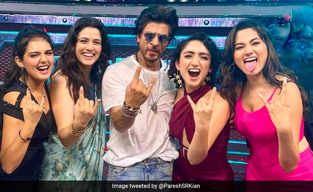 Shah Rukh Khan's LOL Reply To A Fan Who Asked "<i>Itni Ladkiyan Kyu Hai Jawan Mein</i>"