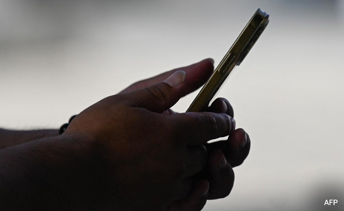 China Flags "Security Incidents" With Apple iPhones, But No Ban Yet