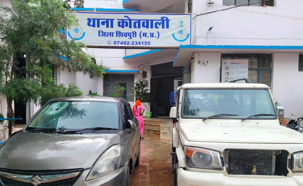 शिवपुरी : रामपाल बाबा के सत्संग से आ रहा मिनी ट्रक पलटा, तीन लोगों की मौके पर मौत