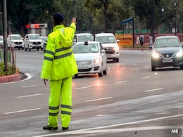 2 Arrested For Robbing Rs 50 Lakh Posing As Traffic Police Cops In Delhi 2 Arrested For Robbing Rs 50 Lakh Posing As Traffic Police Cops In Delhi