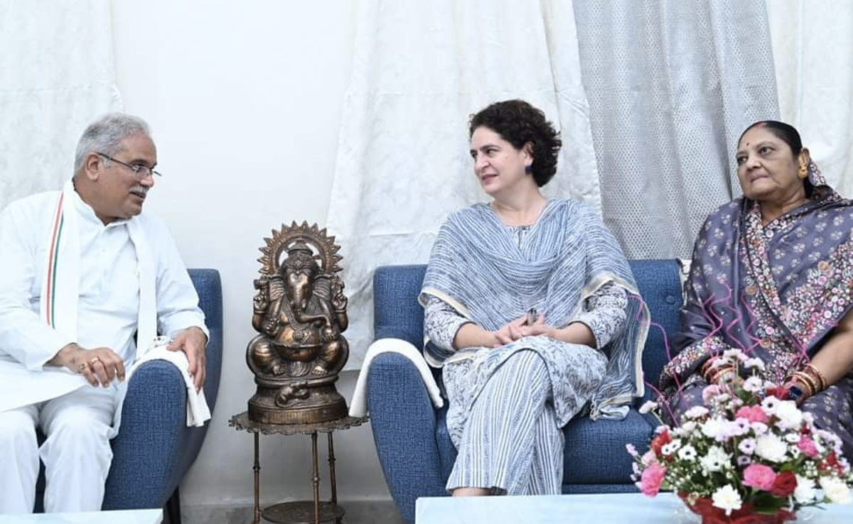 Chattisgarh News: CM भूपेश बघेल के घर पहुंची प्रियंका गांधी, मुलाकात के क्या हैं मायने....