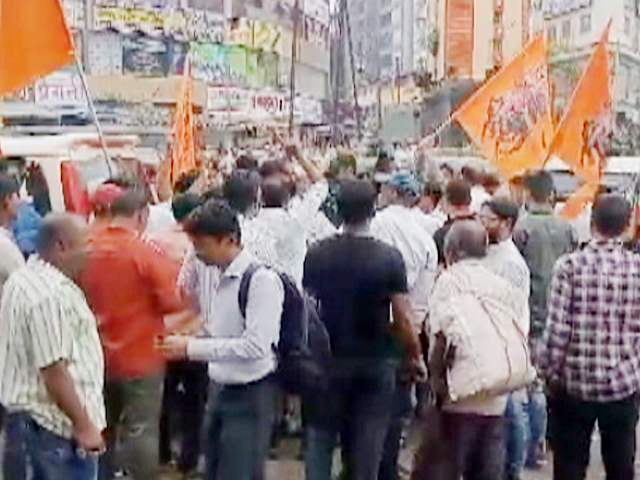 आरक्षण की मांग को लेकर महाराष्ट्र के कई इलाकों में मराठा समाज का प्रदर्शन