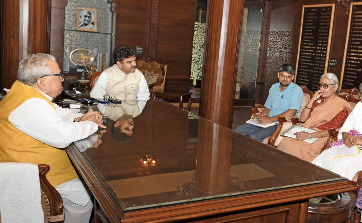 गिग वर्कर्स कानून को लेकर राज्यपाल से मिला प्रतिनिधिमंडल, क़ानून बना तो ढाई करोड़ लोगों को होगा फायदा