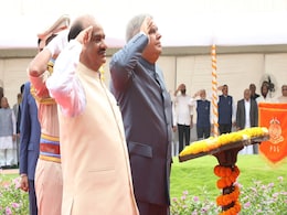 लोकसभा अध्यक्ष ओम बिरला और उपराष्ट्रपति को नई संसद भवन में दिया गया गार्ड ऑफ ऑनर, धनखड़ ने फहराया राष्ट्रध्वज लोकसभा अध्यक्ष ओम बिरला और उपराष्ट्रपति को नई संसद भवन में दिया गया गार्ड ऑफ ऑनर, धनखड़ ने फहराया राष्ट्रध्वज