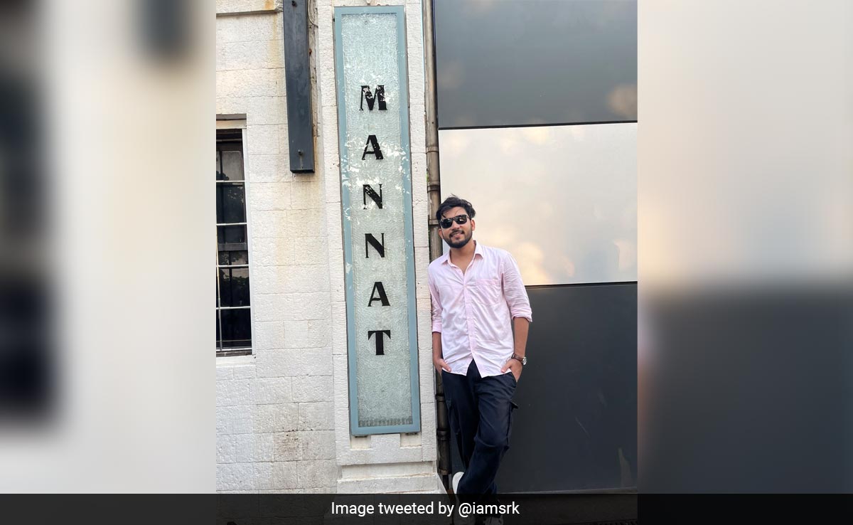 Shah Rukh Khan's LOL Reply To Fan Standing Outside Mannat: "All Good There <i>Na</i>?"