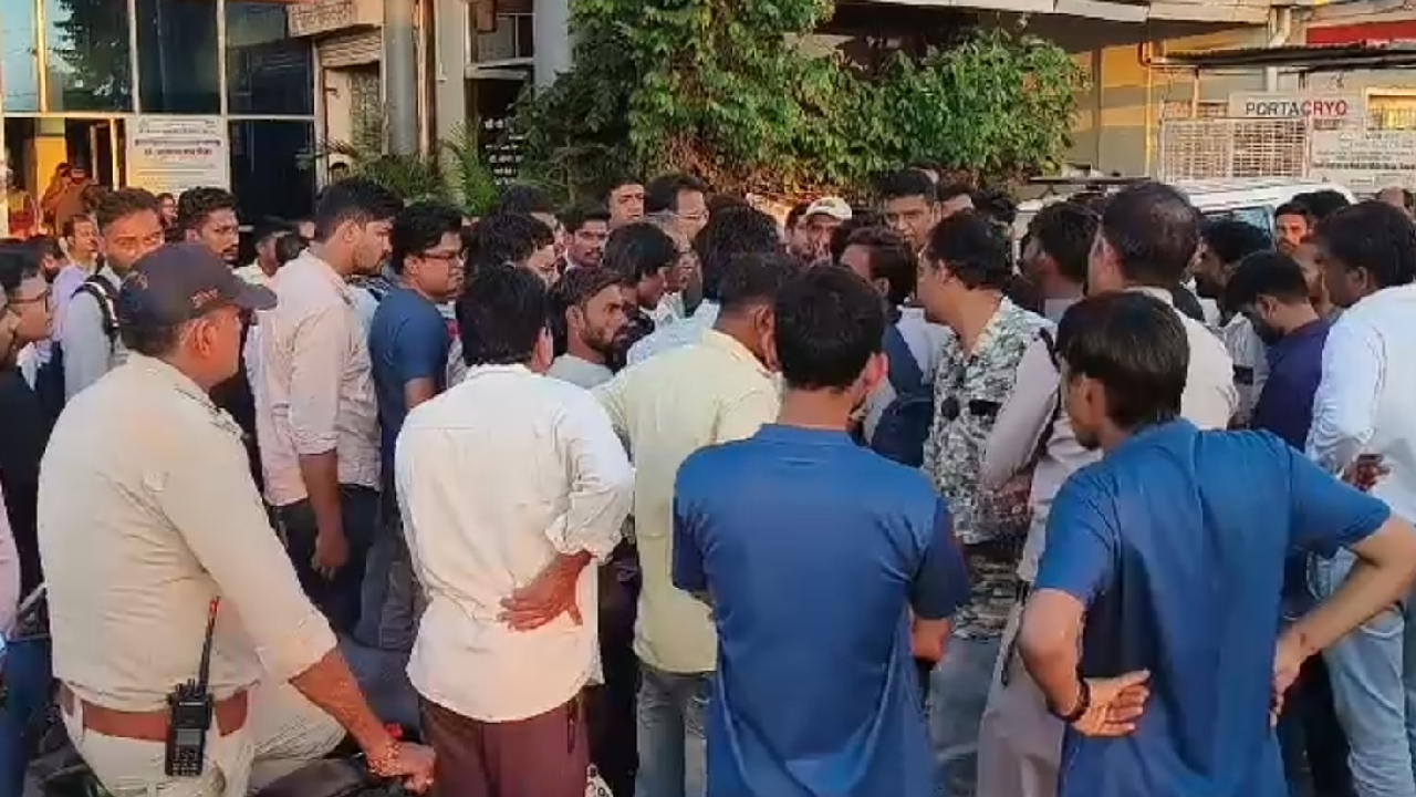 इलाज के दौरान महिला की मौत लोगों का हंगामा, क्लीनिक सील!