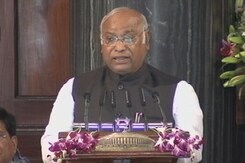 "नई सोच के साथ आगे बढ़ना है": संसद सेंट्रल हॉल संबोधन में कांग्रेस अध्यक्ष मल्लिकार्जुन खरगे "नई सोच के साथ आगे बढ़ना है": संसद सेंट्रल हॉल संबोधन में कांग्रेस अध्यक्ष मल्लिकार्जुन खरगे