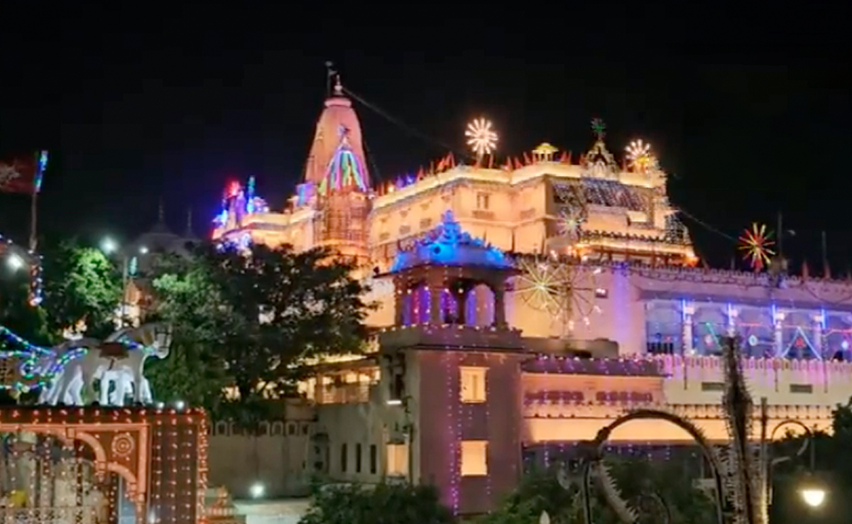 Simple Ideas To Decorate Temple, Jhanki Or Jhula At Home This Janmashtami
