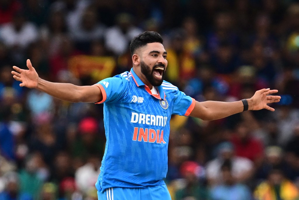 IND vs AUS Live Score, 1st ODI: Arshdeep Singh Sends Travis Head Back To Dugout With 2nd Ball; India Suffer Major DLS Method Blow