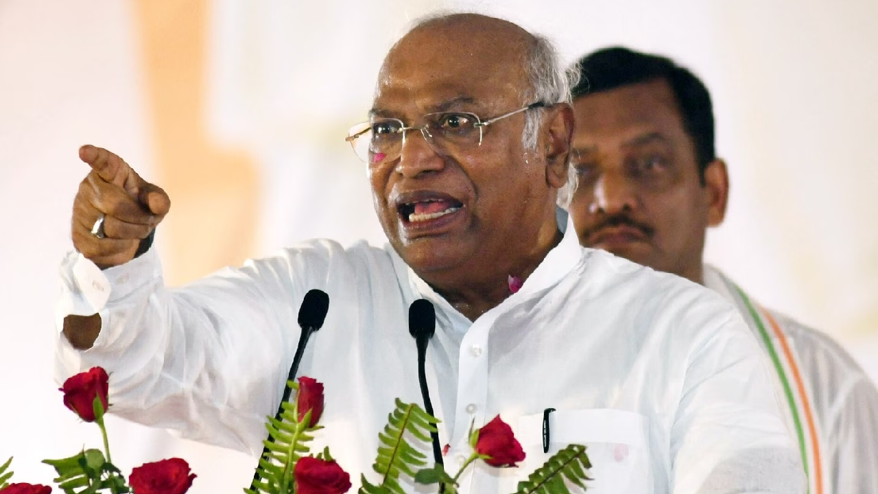 Modi सरकार पर जमकर बरसे Kharge, कहा अपनी Dairy अपने पास रखो हम डरने वाले नहीं