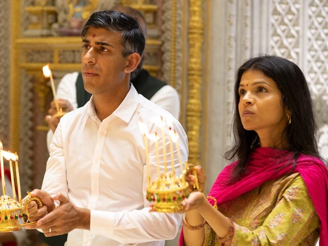 Video: ऋषि सुनक ने पत्नी संग अक्षरधाम में की पूजा अर्चना, सामने आईं तस्वारें