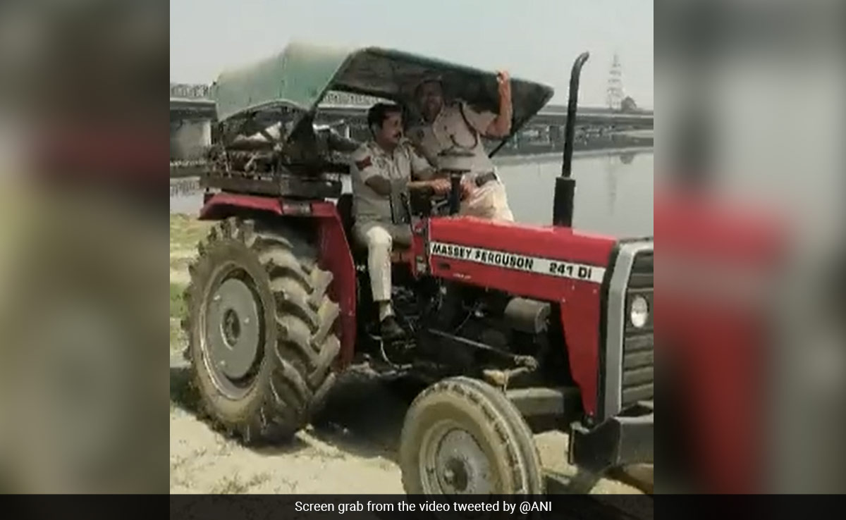 वीडियो : जी 20 शिखर सम्मेलन से पहले दिल्ली पुलिस ने ट्रैक्टर पर किया गश्त 