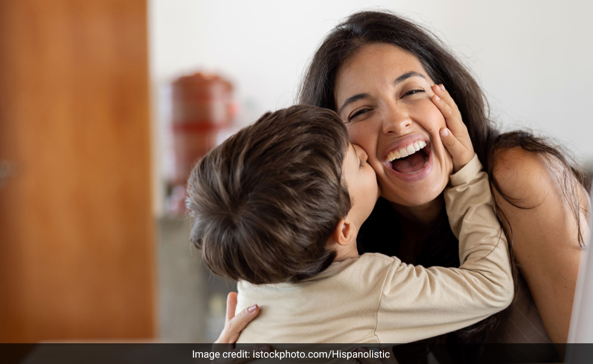 Parenting Tips: बच्चे की सही परवरिश के लिए हर मां को पता होनी चाहिए ये काम की बातें