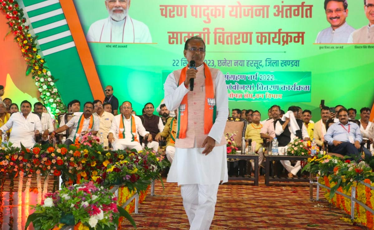 खंडवा में CM शिवराज ने कहा - "मैं शिवराज नहीं जनता की जिंदगी बदलने के लिए सामाजिक क्रांति हूं"
