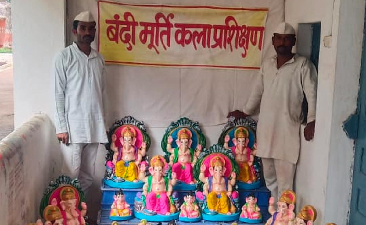 सतना केंद्रीय जेल के कैदियों की अनूठी पहल: गणेशोत्सव के लिए बना रहे इको फ्रेंडली गणेश प्रतिमा