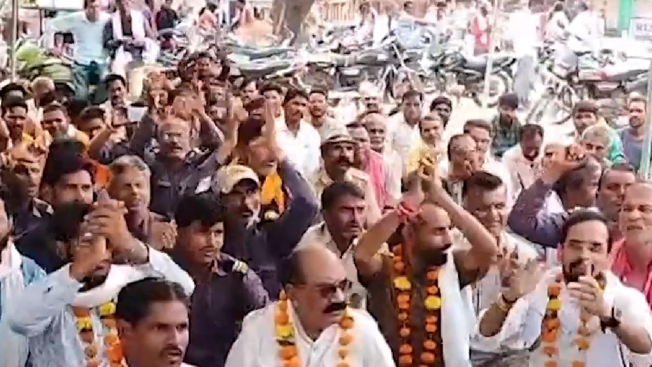 बाराँ के कृषि उपज मंडी में ठेका कर्मचारियों की हड़ताल, सरकार के खिलाफ किया प्रदर्शन