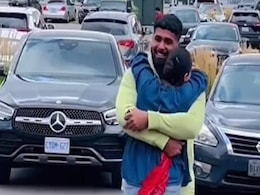 7 साल बाद भाई से मिली बहन, देखते ही गले लगाकर रोने लगी, वीडियो आपको इमोशनल कर देगा 7 साल बाद भाई से मिली बहन, देखते ही गले लगाकर रोने लगी, वीडियो आपको इमोशनल कर देगा