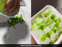 शख्स ने हरी मिर्च से बना दी आइसक्रीम, Chilli Roll Ice Cream देख गुस्साए लोग, बोले- इससे अच्छा ज़हर ही खा लो... शख्स ने हरी मिर्च से बना दी आइसक्रीम, Chilli Roll Ice Cream देख गुस्साए लोग, बोले- इससे अच्छा ज़हर ही खा लो...