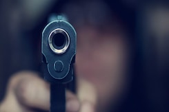 जमीन विवाद को लेकर हुआ झगड़ा, चल गईं गोलियां जमीन विवाद को लेकर हुआ झगड़ा, चल गईं गोलियां