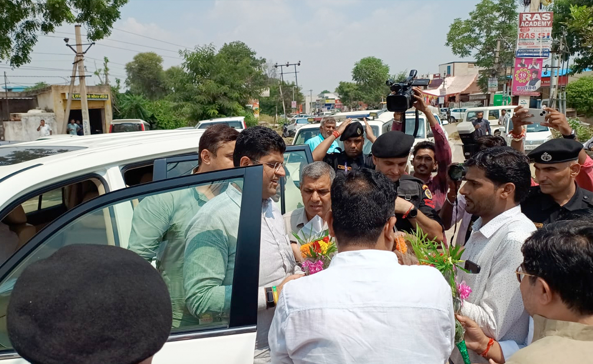 काम के बदले केवल पोस्टर छपवाने में ध्यान दे रही गहलोत सरकारः हरियाणा डिप्टी CM दुष्यंत चौटाला