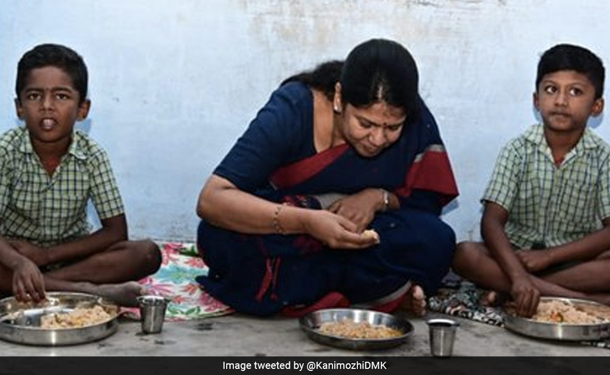 DMK's Kanimozhi Eats Food Cooked By Dalit Woman For School Breakfast Scheme