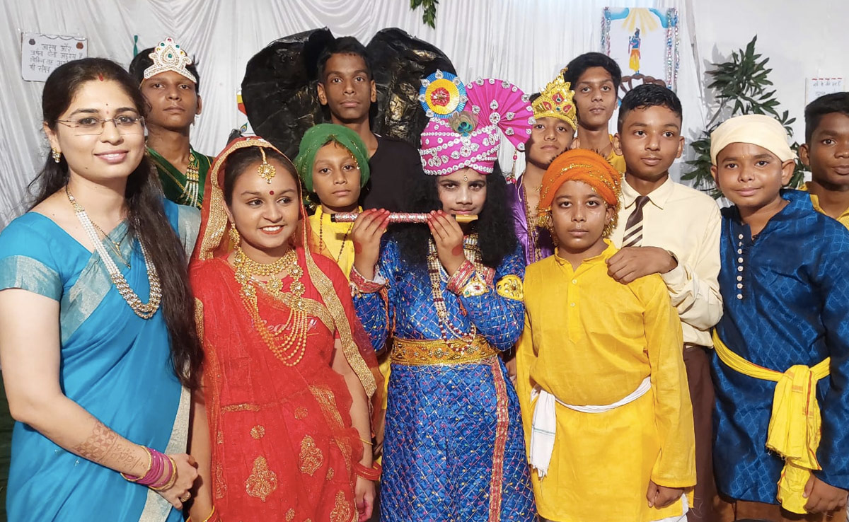 जबलपुर में जन्माष्टमी का खास कार्यक्रम, स्कूली बच्चों ने किया कृष्ण लीलाओं का मंचन