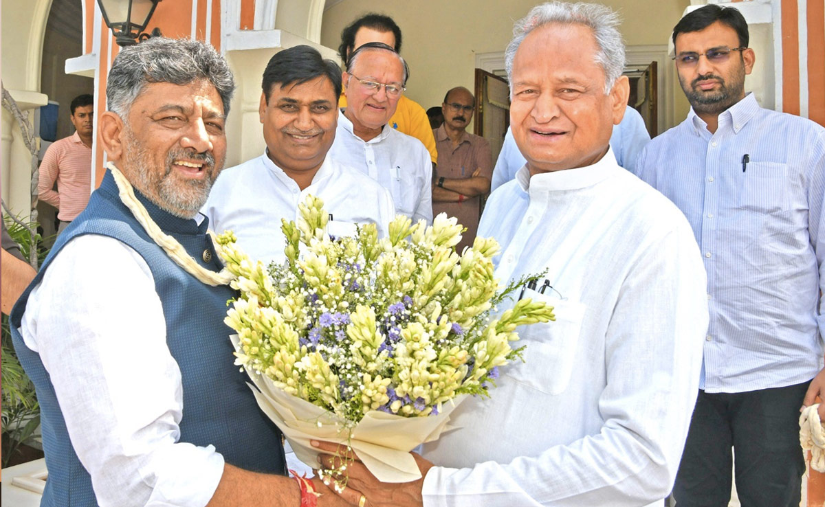 CM गहलोत से मिले कर्नाटक के डिप्टी CM डीके शिवकुमार, राजस्थान सरकार के योजनाओं की तारीफ की