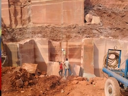 भरतपुरः सफेद पत्थर के अवैध खनन की जांच को पहुंची NGT टीम, प्रदूषण से जा चुकी 500 से अधिक जान भरतपुरः सफेद पत्थर के अवैध खनन की जांच को पहुंची NGT टीम, प्रदूषण से जा चुकी 500 से अधिक जान