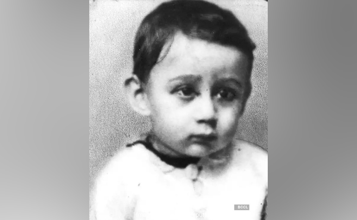 स्टारडम के बाद भी चॉल में रहा, प्रोड्यूसर-डायरेक्टर टॉयलेट के बाहर करते थे इंतजार...इस बच्चे को पहचाना क्या?