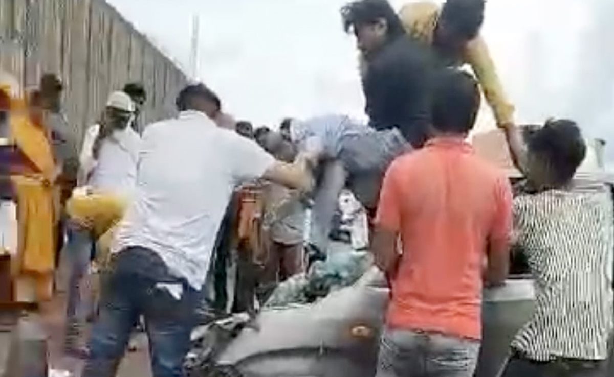 शिवपुरी में भीषण सड़क हादसा, एक ही परिवार के 3 लोगों की मौत, 3 की हालत गंभीर