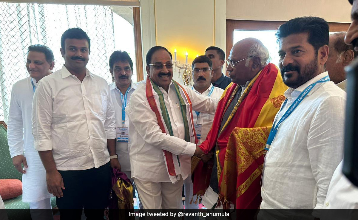 KCR Party's Senior Leader Nageswara Rao Crosses Over To Congress