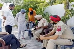 गोल्डी बराड़ के करीबियों के घर पर छापेमारी जारी, गैंगस्टर्स के खिलाफ NIA का एक्शन जारी गोल्डी बराड़ के करीबियों के घर पर छापेमारी जारी, गैंगस्टर्स के खिलाफ NIA का एक्शन जारी