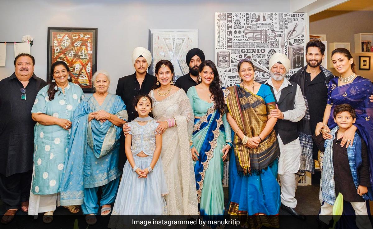 Shahid Kapoor And Mira Rajput's Fam-Jam Pic From Ruhaan Kapoor And Manukriti Pahwa's Wedding Festivities