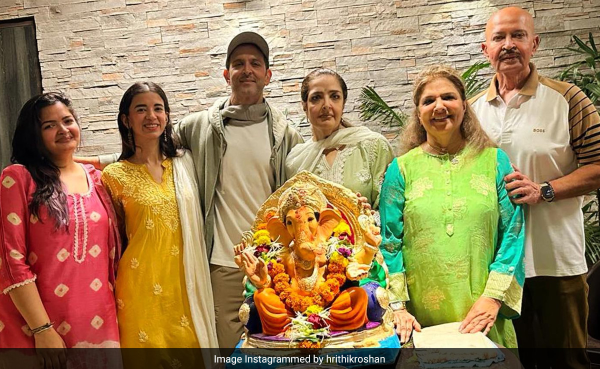 Ganesh Chaturthi 2023: Inside Hrithik Roshan's Visarjan Diaries With Family And Girlfriend Saba Azad
