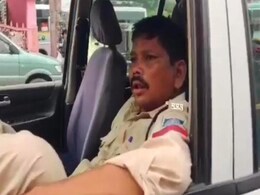 सागर : ड्यूटी पर शराब के नशे में धुत्त नजर आया Dial 100 में तैनात प्रधान आरक्षक, VIDEO वायरल सागर : ड्यूटी पर शराब के नशे में धुत्त नजर आया Dial 100 में तैनात प्रधान आरक्षक, VIDEO वायरल
