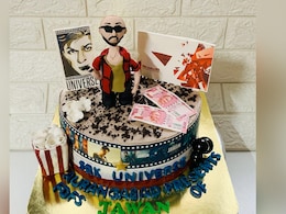 Fans Celebrate Shah Rukh Khan's Blockbuster Release 'Jawan' With A Cake Fans Celebrate Shah Rukh Khan's Blockbuster Release 'Jawan' With A Cake