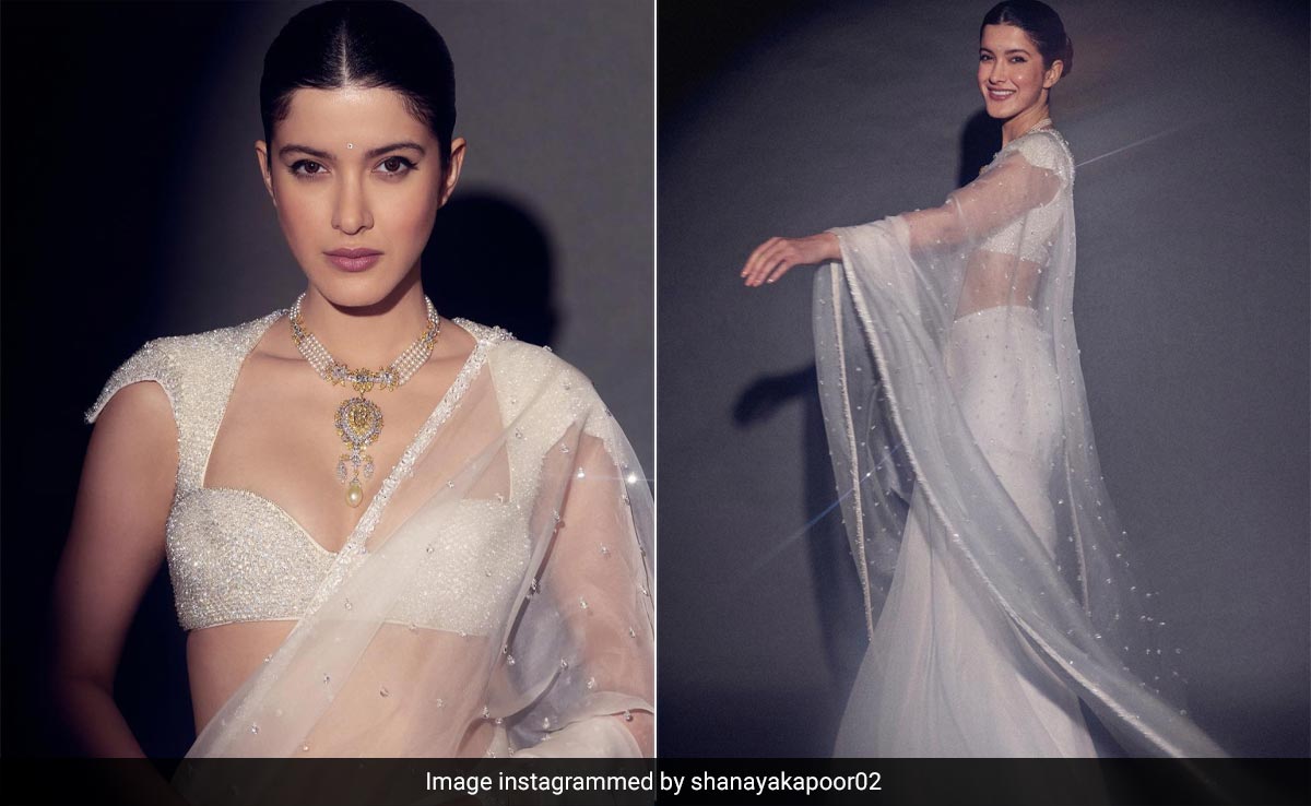 It May Be White But Shanaya Kapoor's White Manish Malhotra <i>Saree</i> Is Just As Festive