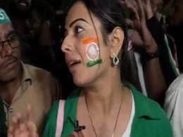 इंडिया को विश कर रही थी पाकिस्तानी लड़की, तभी एक शख्स ने रोका... फिर जो हुआ उसे सुनकर आपके हैरान हो जाएंगे इंडिया को विश कर रही थी पाकिस्तानी लड़की, तभी एक शख्स ने रोका... फिर जो हुआ उसे सुनकर आपके हैरान हो जाएंगे