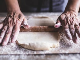 Kitchen Tips: 4 Quick And Easy Ways To Clean Your Belan (Rolling Pin)