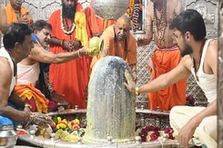 Indore में Congress पर जमकर बरसे CM Yogi, कहा Sanatan Dharm भारत का राष्ट्रीय धर्म है Indore में Congress पर जमकर बरसे CM Yogi, कहा Sanatan Dharm भारत का राष्ट्रीय धर्म है