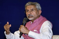 "रिहाई के लिए हरसंभव कोशिश...": कतर में मौत की सजा पाए पूर्व नेवी अफसरों के परिजनों से विदेश मंत्री "रिहाई के लिए हरसंभव कोशिश...": कतर में मौत की सजा पाए पूर्व नेवी अफसरों के परिजनों से विदेश मंत्री