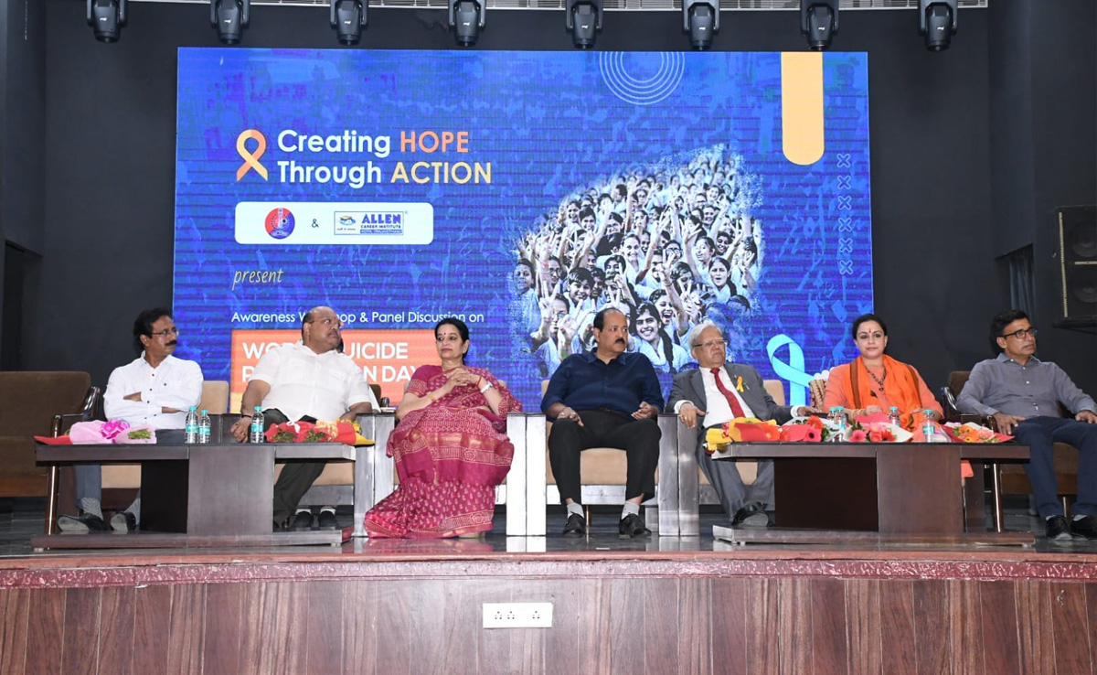 Suicide Prevention Day: 'बच्चों से बात करें, उन पर अपने सपने पूरे करने का दबाव न डालें'