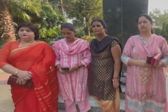'नेता की बहू-बेटी के अलावा हमें मिले टिकट': आम कार्यकर्ताओं से सौरभ शुक्ला की बातचीत 'नेता की बहू-बेटी के अलावा हमें मिले टिकट': आम कार्यकर्ताओं से सौरभ शुक्ला की बातचीत
