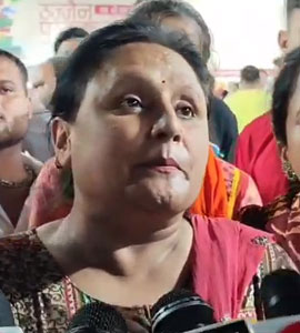 पुस्तक मेले में दुकानदार की पिटाई, महिलाओं का नंबर मांगने और भड़काऊ पर्चे बांटने का आरोप