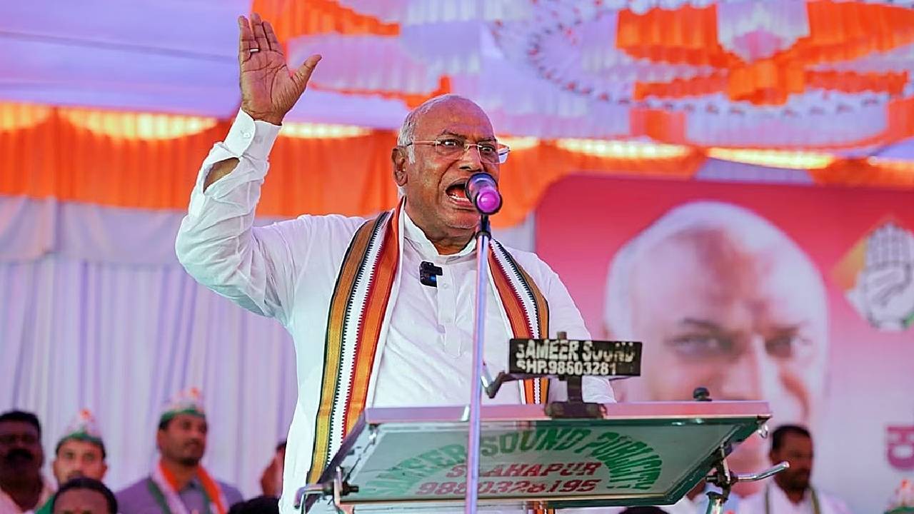 Congress अध्यक्ष Kharge का केंद्र पर निशाना, कहा 'INDIA से घबराई BJP, बदलना चाहती है देश का नाम'