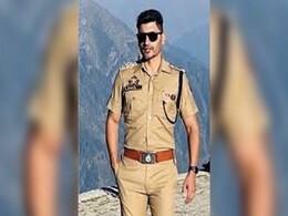 जम्मू-कश्मीर पुलिस का अधिकारी आतंकवादी गुर्गे के साथ कथित संबंधों के आरोप में गिरफ्तार जम्मू-कश्मीर पुलिस का अधिकारी आतंकवादी गुर्गे के साथ कथित संबंधों के आरोप में गिरफ्तार
