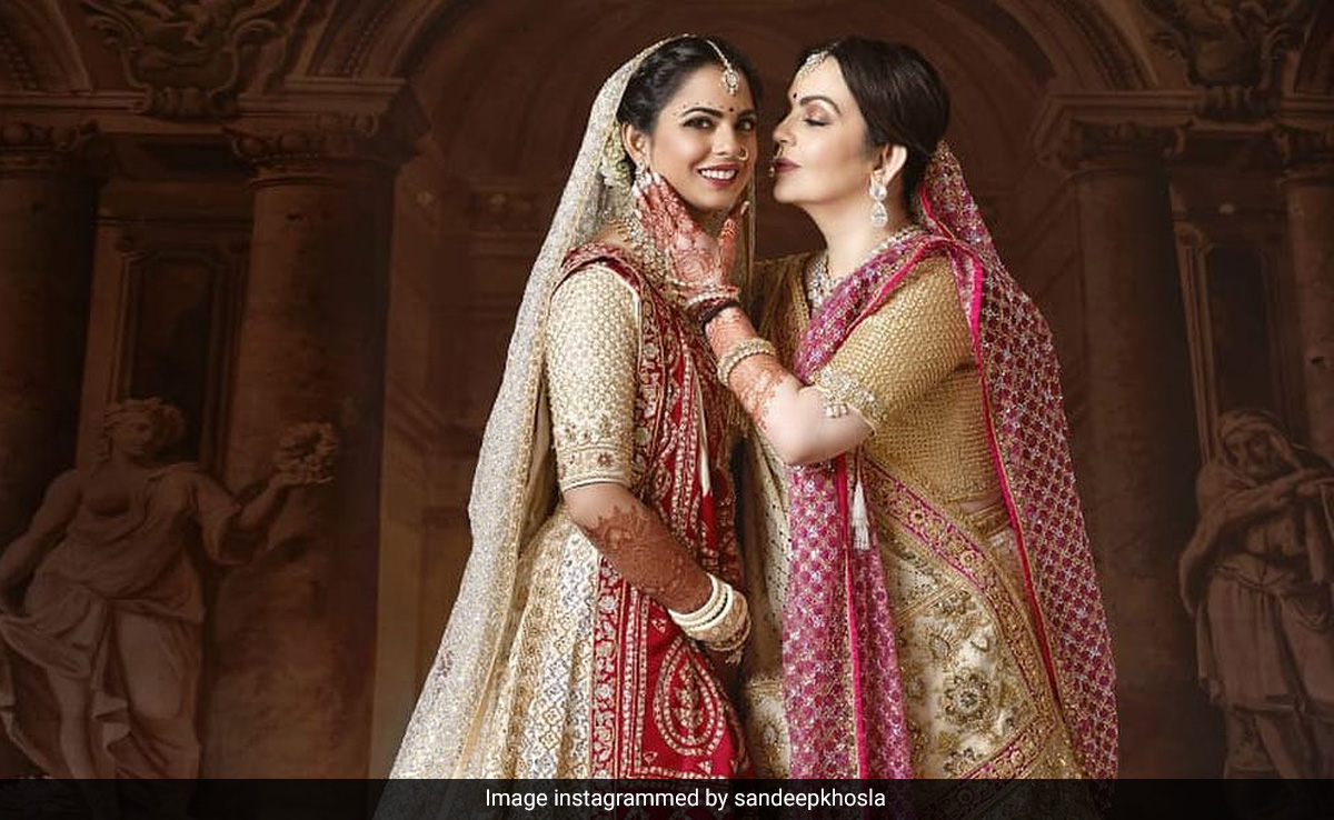 How Abu Jani-Sandeep Khosla Brought Isha Ambani's 16-Panelled Wedding <i>Lehenga</i> To Life