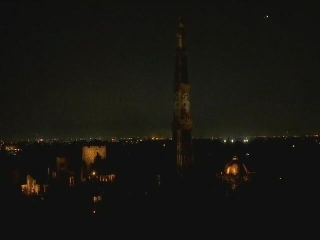 कुतुब मीनार को बेहद खूबसूरती से सजाया गया