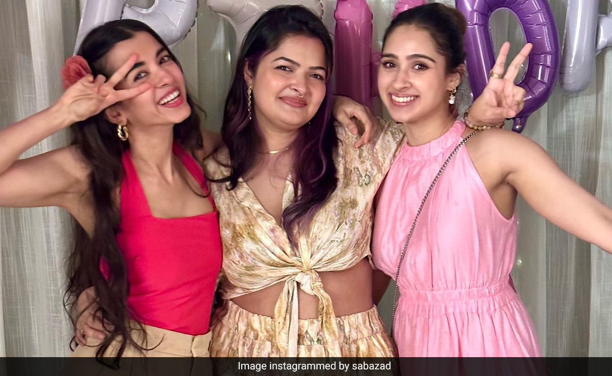 Saba Azad, Pashmina Roshan And Hrithik Roshan's Niece Suranika Party Together