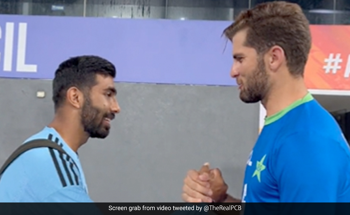 IND vs PAK: शाहीन अफरीदी ने जसप्रीत बुमराह को दिया सबसे खास तोहफा, क्रिकेट जगत कर रहा तारीफ - Video